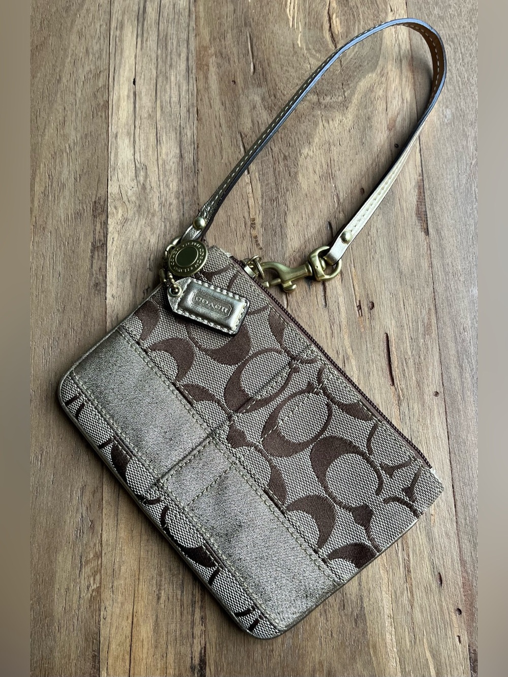 Coach Legacy Signature Stripe
Wristlet Khaki Gold